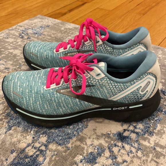 Brooks Ghost 14 in Size 6 - Blue with Pink Laces - in Great Condition!! - Picture 2 of 7